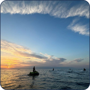 Randonnée en scooter des mers au coucher de soleil